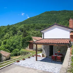 Ferienhaus 'villa Fani' With Jacuzzi, Veprinac